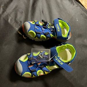 Boys Vitike Hiking/Water Shoes SZ 6